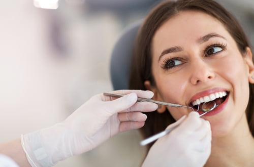 Dentist examining a patient’s teeth during a dental visit at Mapleridge Dentistry in Vaughan, accepting the Canadian Dental Care Plan (CDCP)