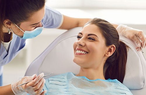 Why Choose a Professional Teeth Whitening Dentist in Maple