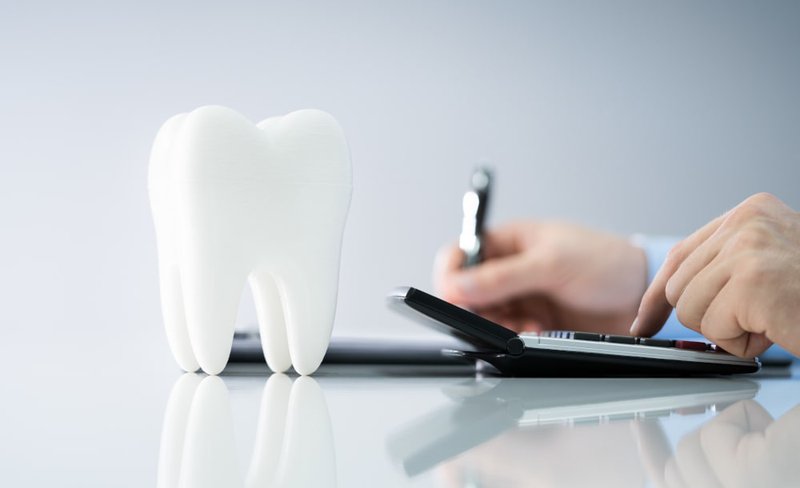 Comparison of titanium and zirconia dental implants materials and pricing